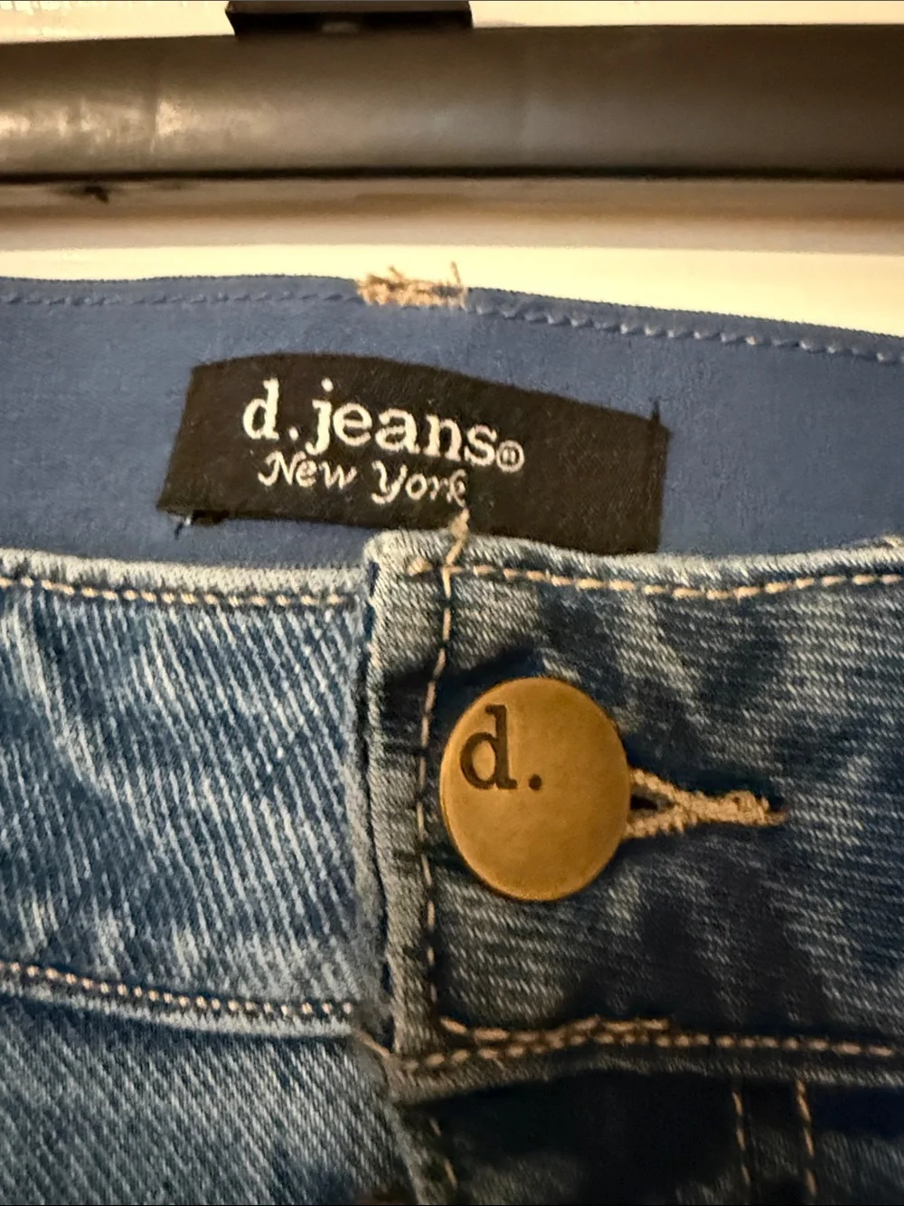 d. jeans Women’s Boyfriend Jeans - Medium Blue Wash